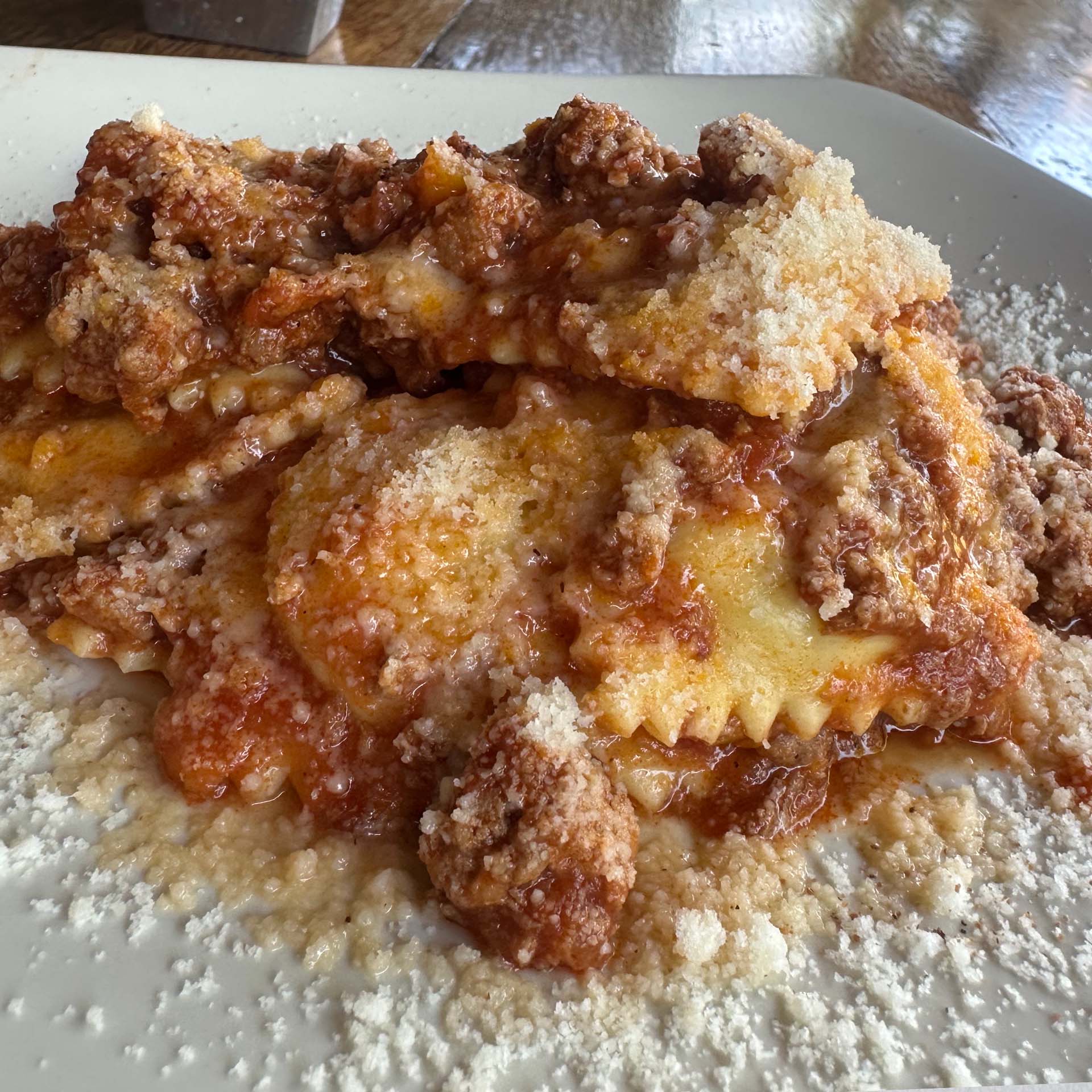ravioli ricotta al ragu